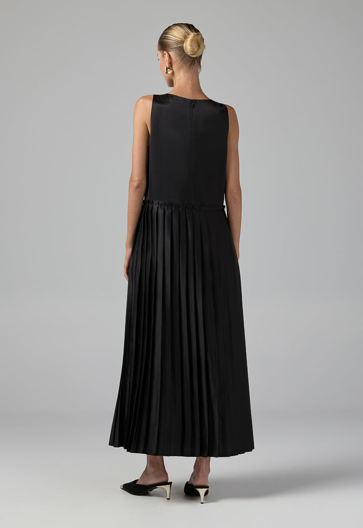 Choice Sleeveless Pleated Dress Black