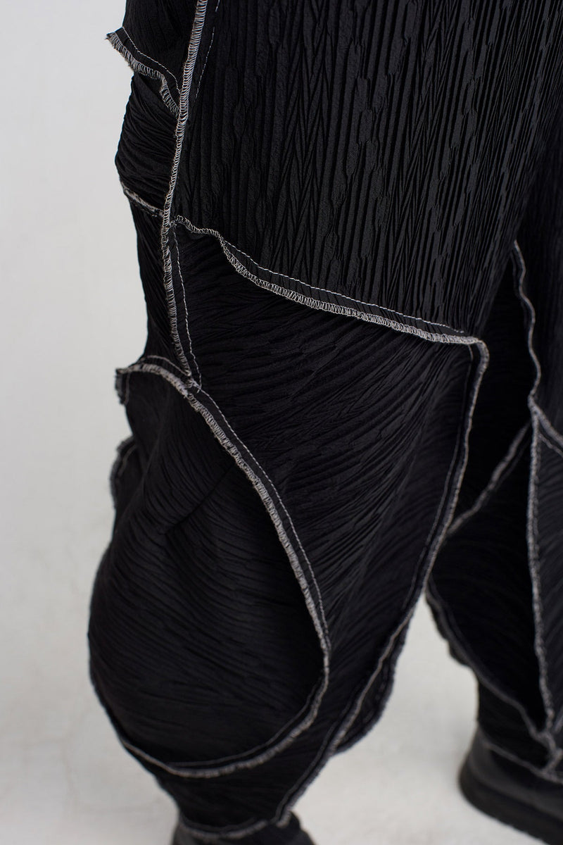 NU Stitched Detail Pleated Pants Black/Offwhite
