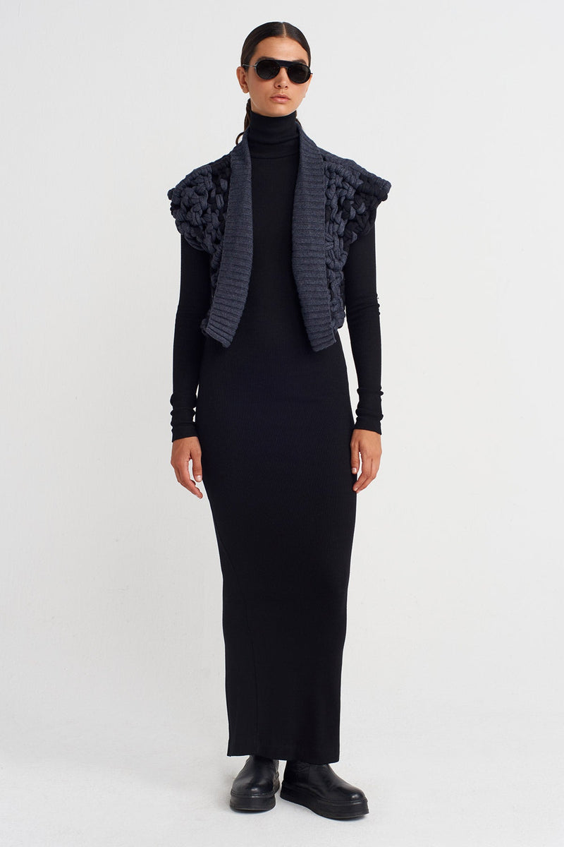 Nu Short Vest With Handcrafted Macramé Details Black & Grey