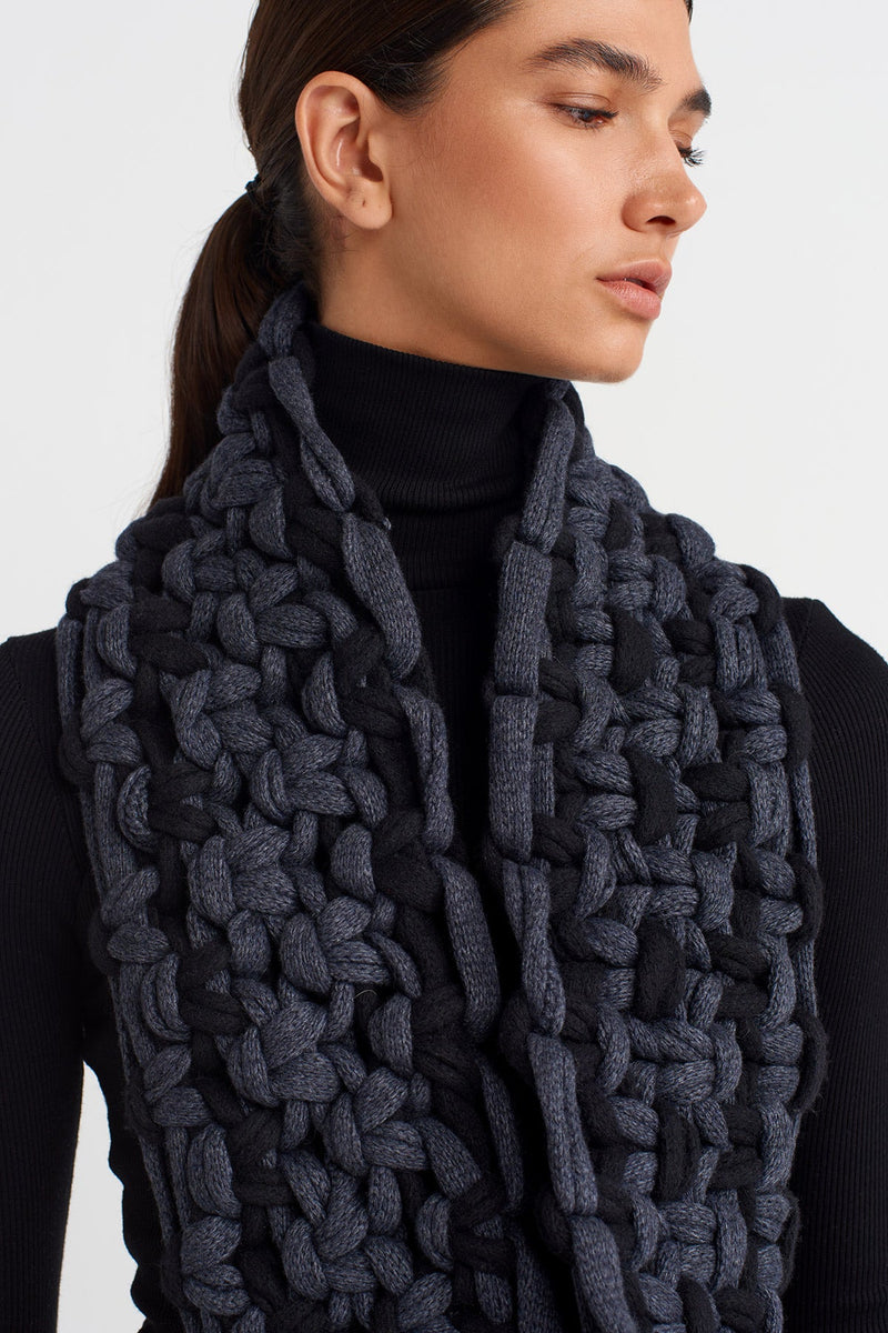 Nu Handcrafted Macramé Loop Scarf Black & Grey