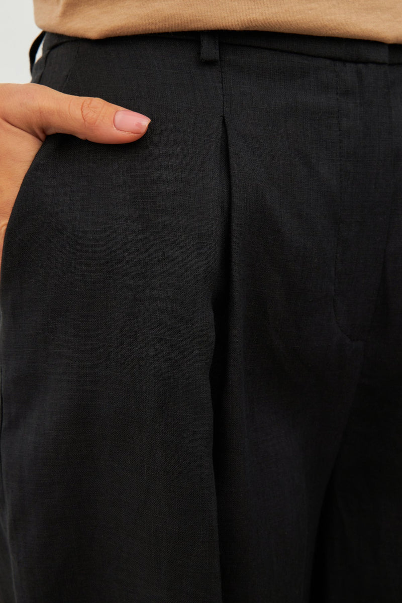 Setre Pleat Detailed Linen Trousers Black