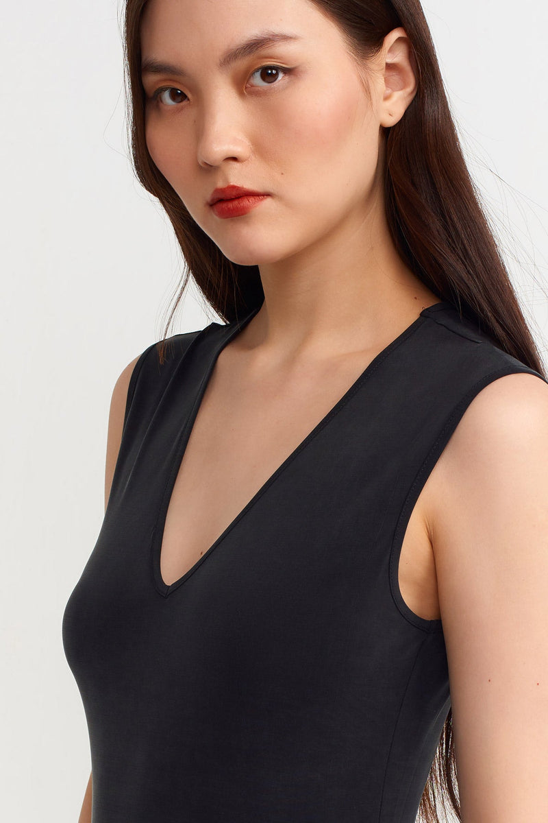 NU V-Neck Sleeveless Maxi Dress Black