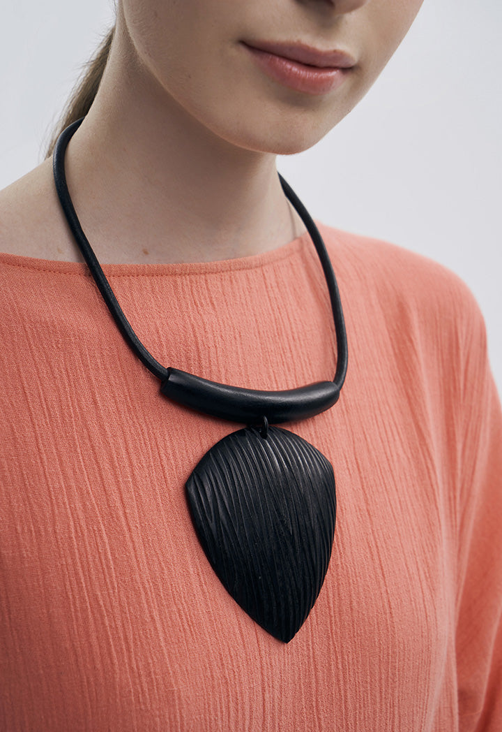 Choice Ethnic Textured Wooden Pendant Necklace Black