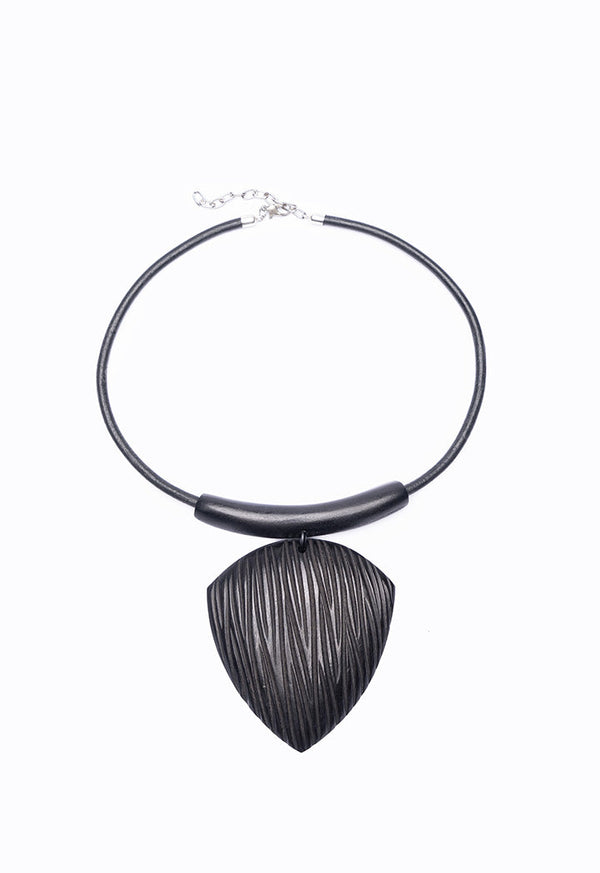 Choice Ethnic Textured Wooden Pendant Necklace Black