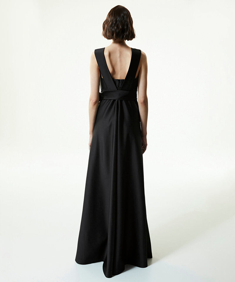 Machka Deep V-Neck Maxi Dress With Belt Black